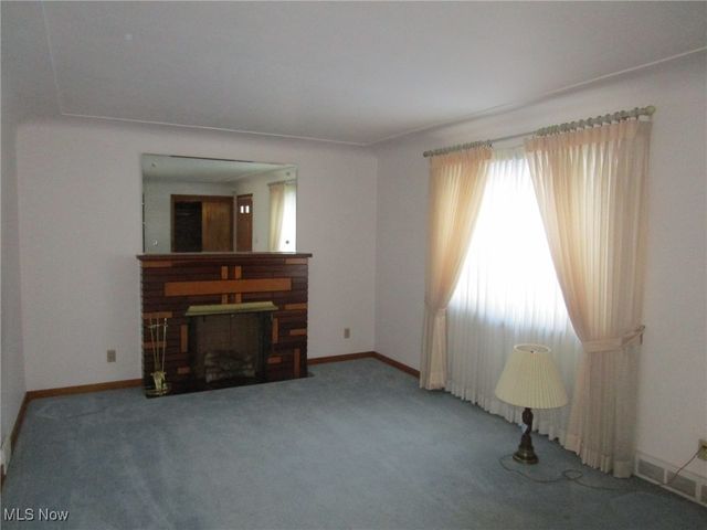 2921 Decamp Road, Youngstown, OH 44511