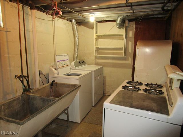 2921 Decamp Road, Youngstown, OH 44511