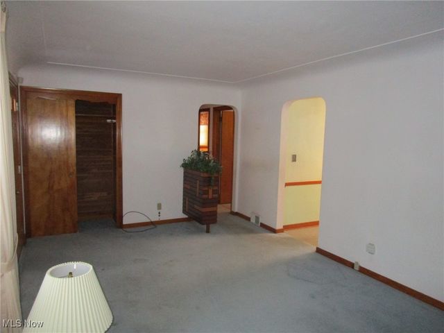 2921 Decamp Road, Youngstown, OH 44511