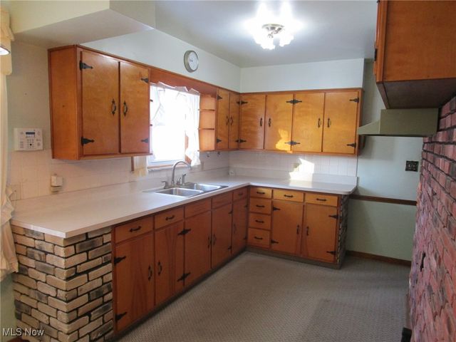 2921 Decamp Road, Youngstown, OH 44511