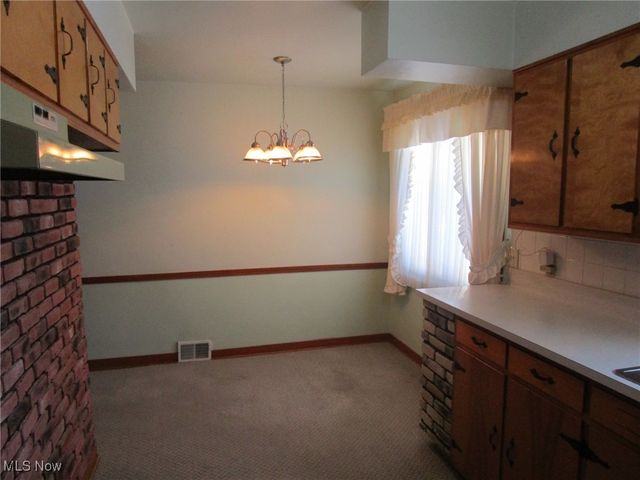 2921 Decamp Road, Youngstown, OH 44511