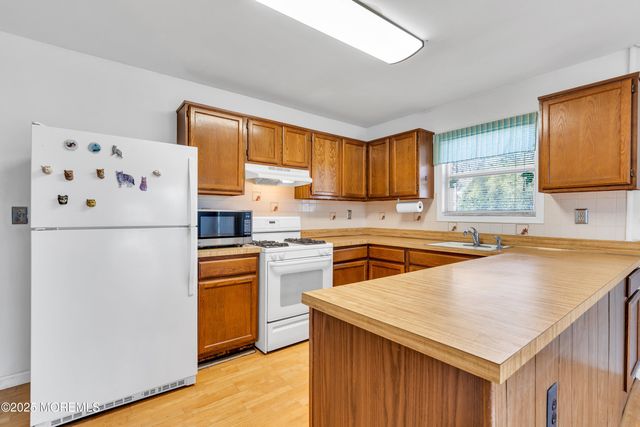 47 Normanton Court, Toms River, NJ 08757