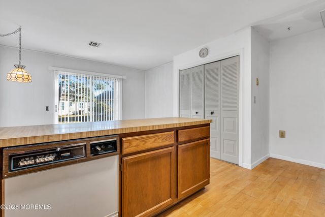 47 Normanton Court, Toms River, NJ 08757