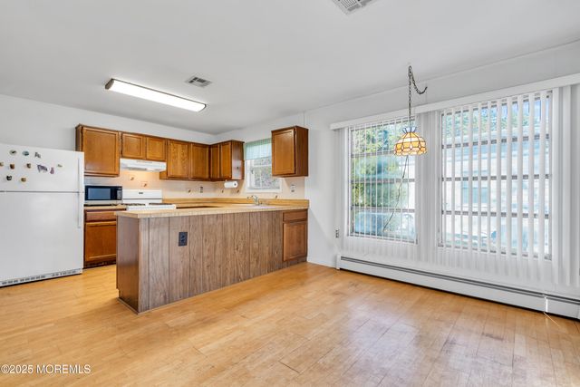 47 Normanton Court, Toms River, NJ 08757