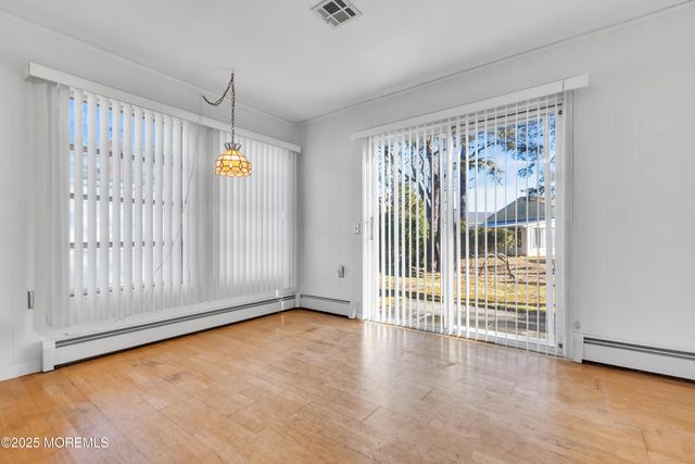 47 Normanton Court, Toms River, NJ 08757