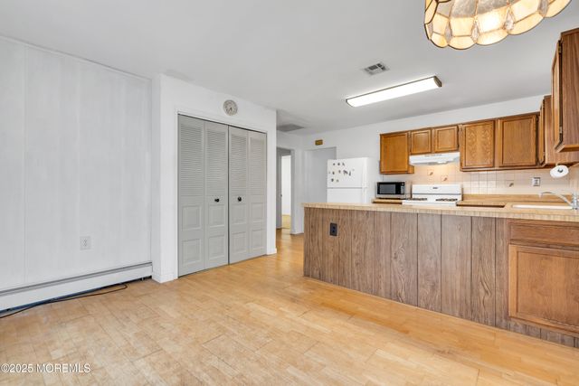 47 Normanton Court, Toms River, NJ 08757