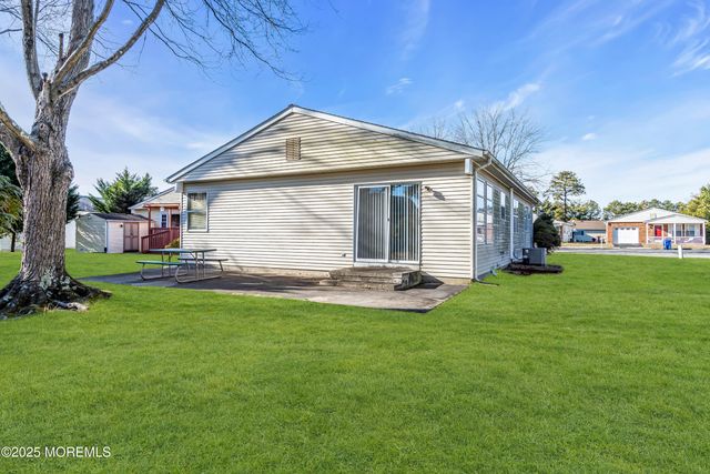 47 Normanton Court, Toms River, NJ 08757