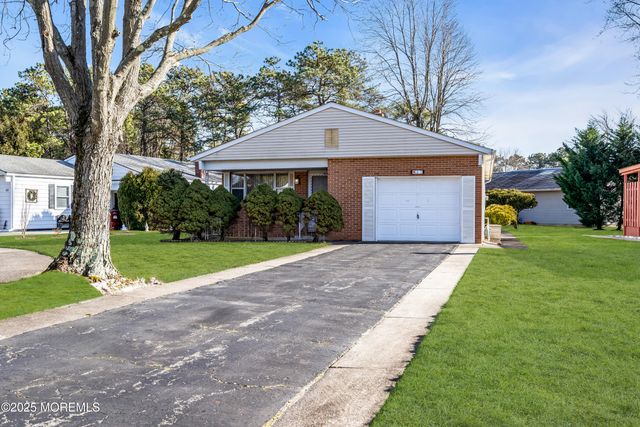 47 Normanton Court, Toms River, NJ 08757