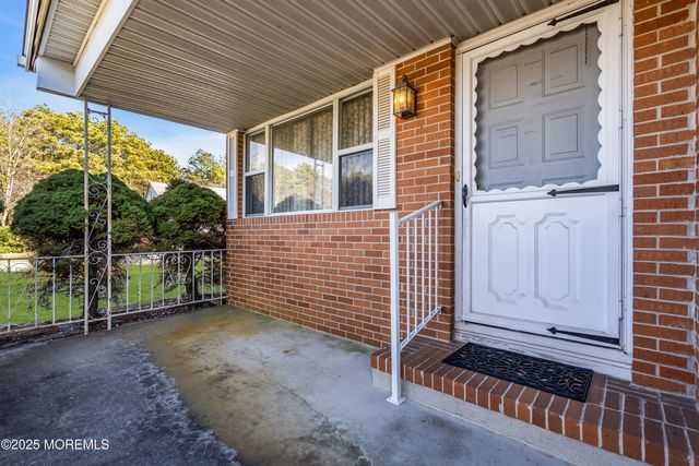 47 Normanton Court, Toms River, NJ 08757