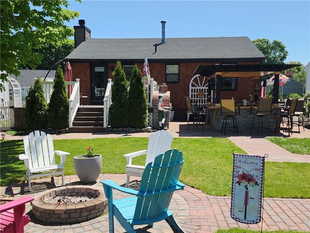 75 Chiswick Road, Warwick, RI 02889