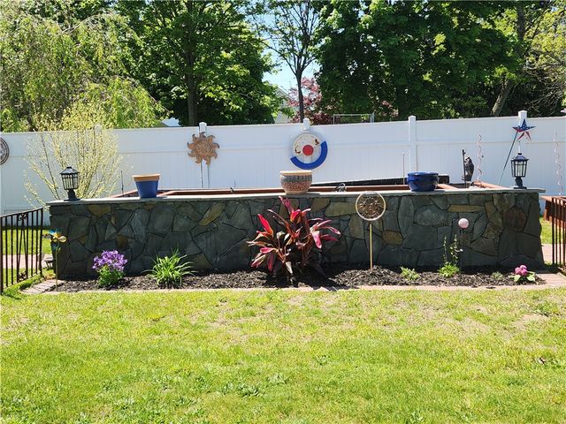 75 Chiswick Road, Warwick, RI 02889