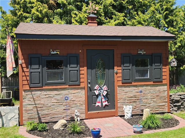 75 Chiswick Road, Warwick, RI 02889