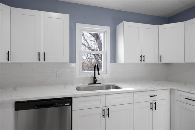 10230 Oakley Avenue, Kansas City, MO 64137