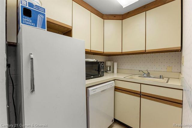 6336 Fox Avenue, Allen Park, MI 48101