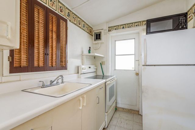 2883 STATE ROAD 590, Clearwater, FL 33759