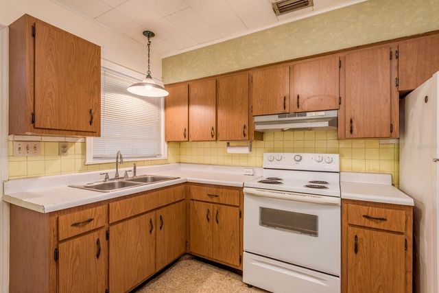 2883 STATE ROAD 590, Clearwater, FL 33759