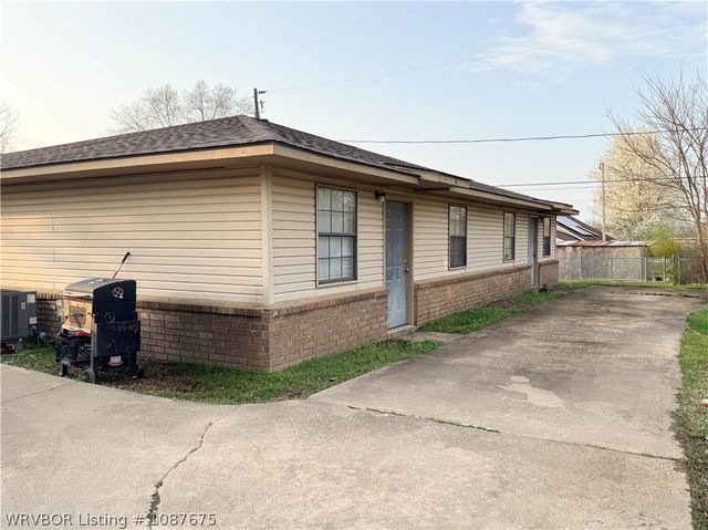 1002 Falconer Street, Charleston, AR 72933