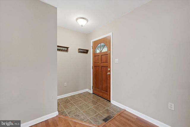 407 DOGWOOD DR, Cross Junction, VA 22625