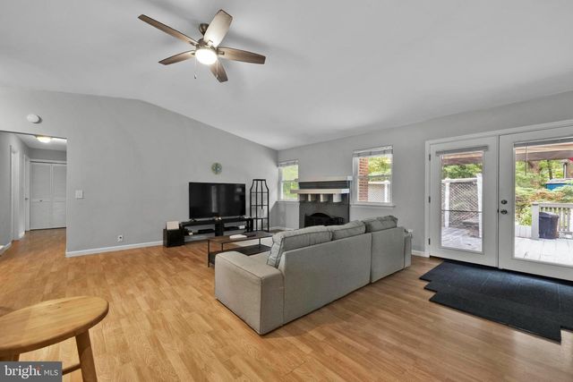 1002 CHARLTON PL, Herndon, VA 20170