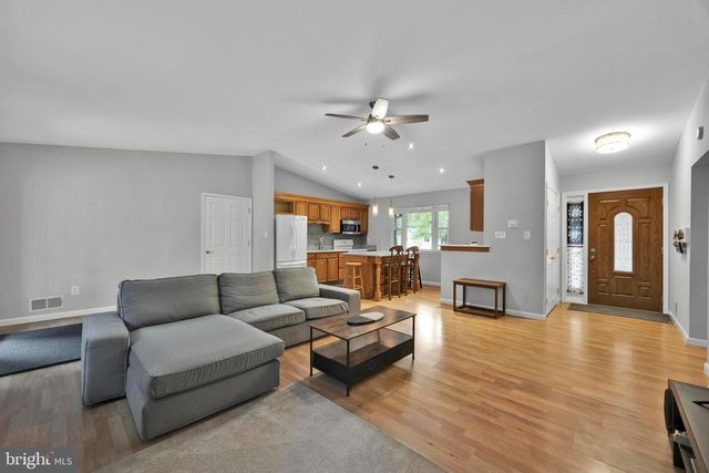 1002 CHARLTON PL, Herndon, VA 20170