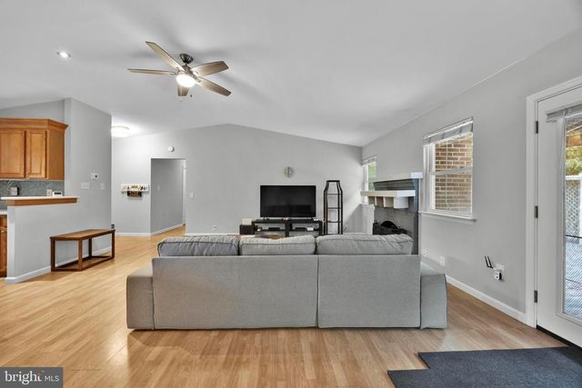 1002 CHARLTON PL, Herndon, VA 20170