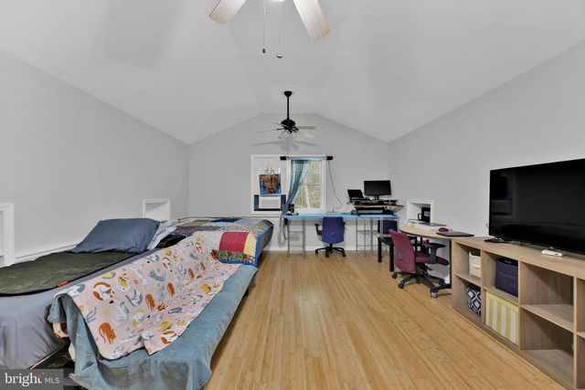 1002 CHARLTON PL, Herndon, VA 20170