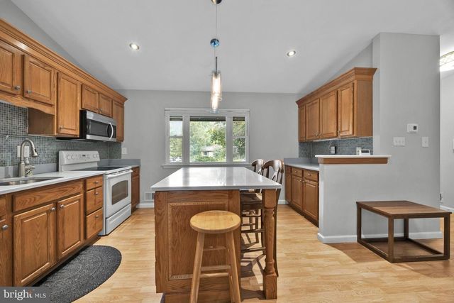 1002 CHARLTON PL, Herndon, VA 20170