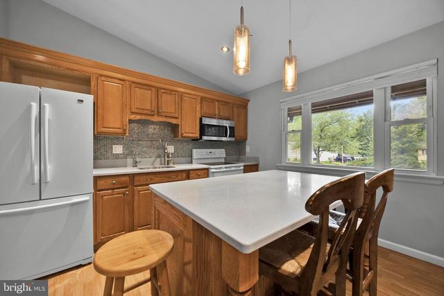 1002 CHARLTON PL, Herndon, VA 20170
