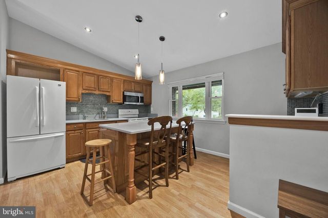 1002 CHARLTON PL, Herndon, VA 20170