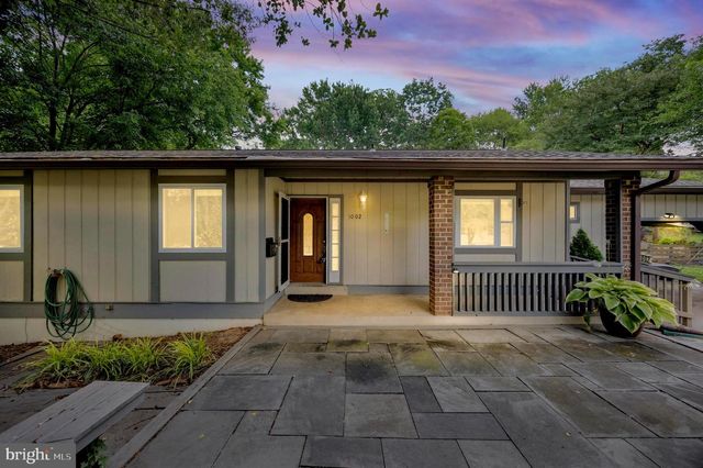 1002 CHARLTON PL, Herndon, VA 20170