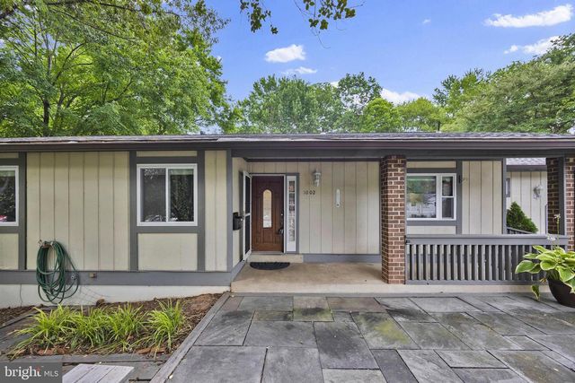 1002 CHARLTON PL, Herndon, VA 20170
