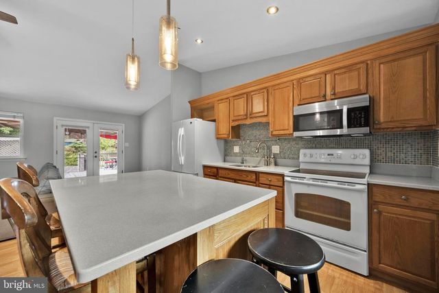 1002 CHARLTON PL, Herndon, VA 20170