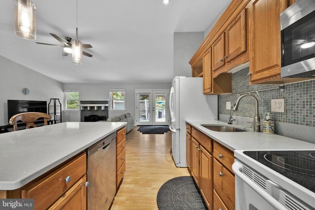 1002 CHARLTON PL, Herndon, VA 20170