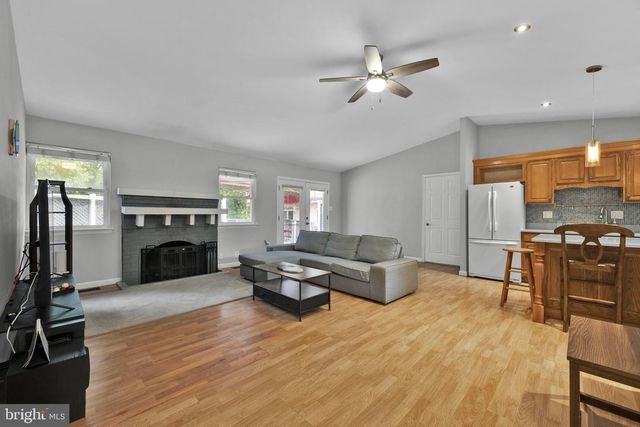 1002 CHARLTON PL, Herndon, VA 20170