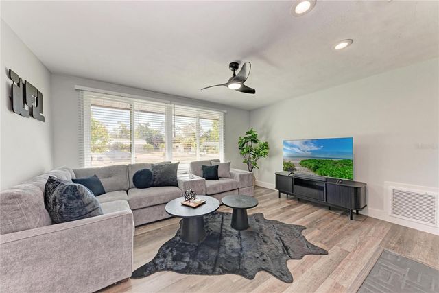 339 SUWANEE AVENUE, Sarasota, FL 34243