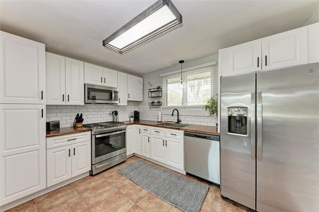 339 SUWANEE AVENUE, Sarasota, FL 34243