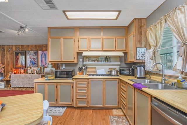 273 Luau Dr, Pittsburg, CA 94565