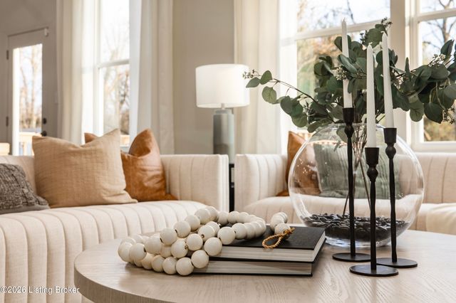 7716 Fair Ln, Louisville, KY 40291