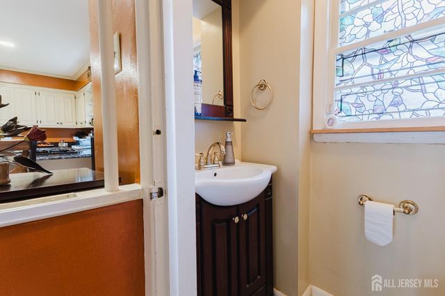 11 Edgeworth Place, New Brunswick, NJ 08901