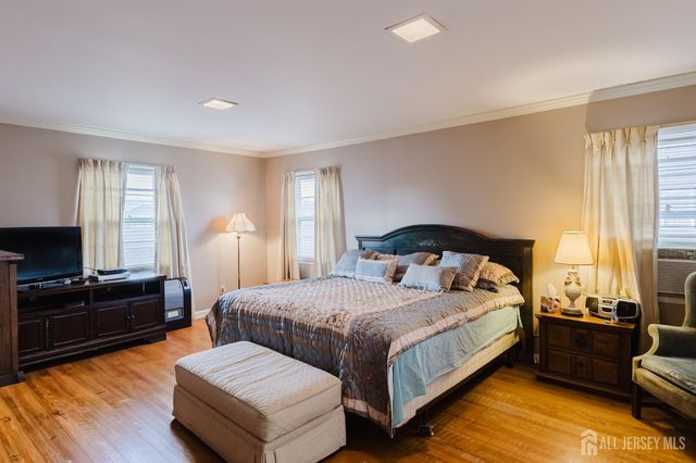 11 Edgeworth Place, New Brunswick, NJ 08901