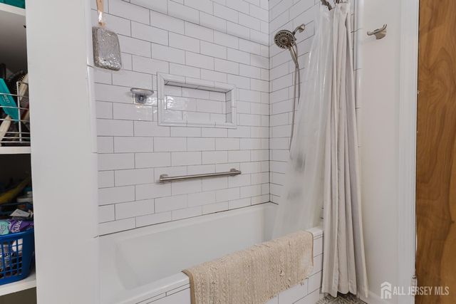 11 Edgeworth Place, New Brunswick, NJ 08901