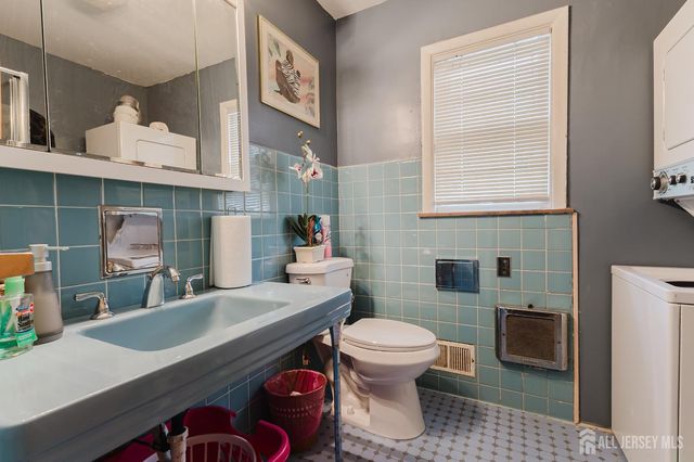 11 Edgeworth Place, New Brunswick, NJ 08901