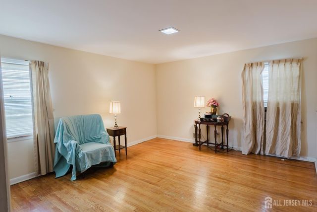 11 Edgeworth Place, New Brunswick, NJ 08901