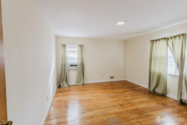 11 Edgeworth Place, New Brunswick, NJ 08901