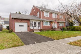 11 Edgeworth Place, New Brunswick, NJ 08901