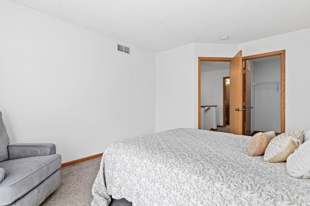 9918 Hamlet Court S, Cottage Grove, MN 55016