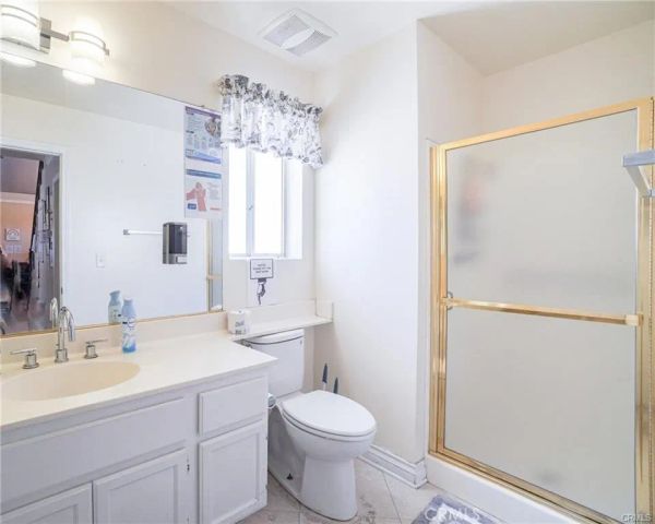 19404 Roscoe, Northridge, CA 91324