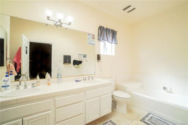 19404 Roscoe, Northridge, CA 91324