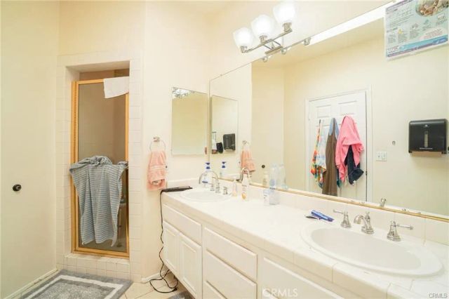 19404 Roscoe, Northridge, CA 91324