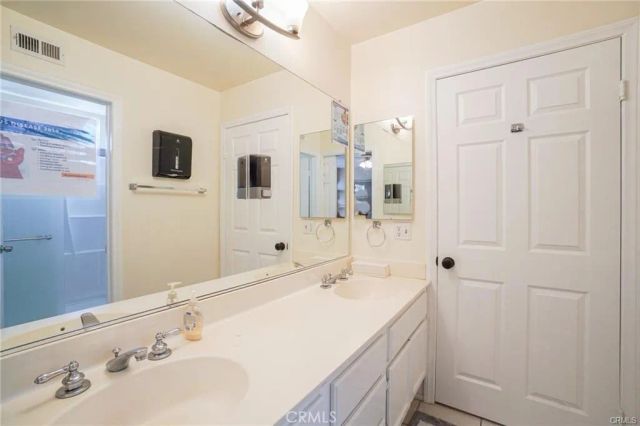 19404 Roscoe, Northridge, CA 91324